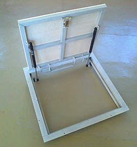 Металлический противопожарный люк с газовыми амортизаторами